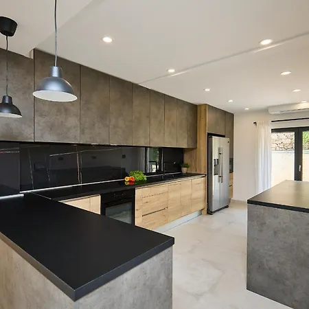 Hedera Villa *