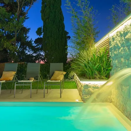 Hedera Villa *